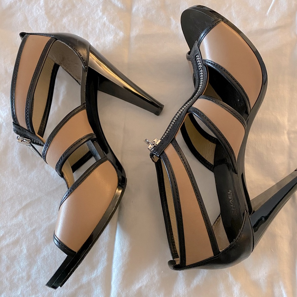 Michelle Cores Sandals